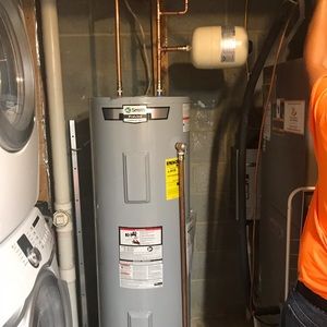 Meet your Posher, Javier alexis